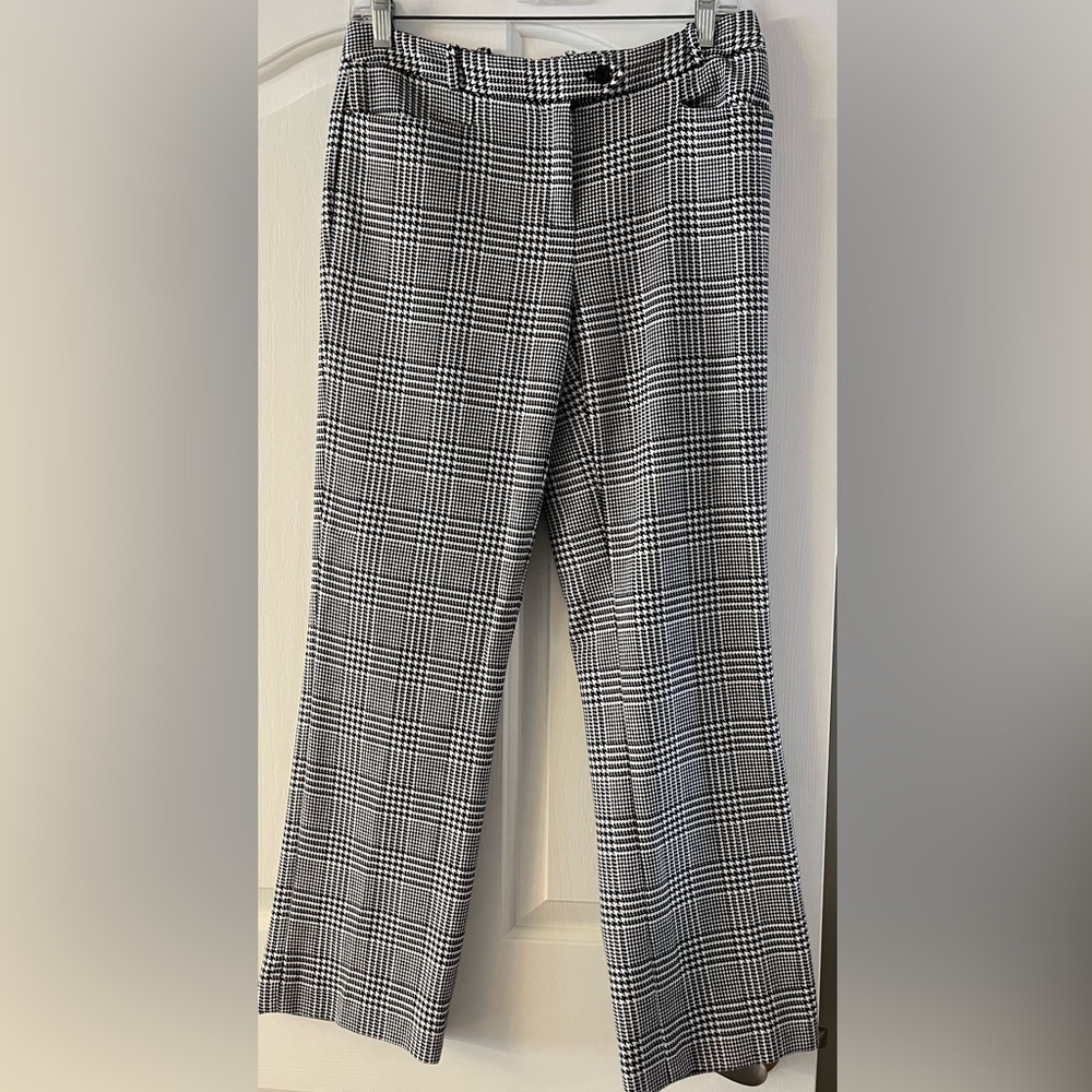 Calvin Klein Women’s Modern Fit size 2 black and white plaid/checkered